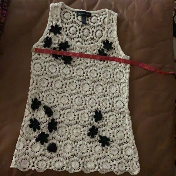 International Concepts Top Off White Crotchet Floral Black Flower Size XS - Picture 8 of 9